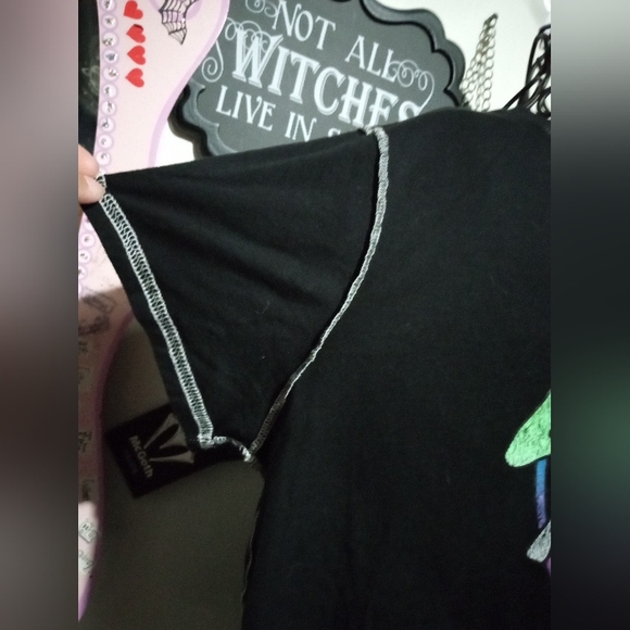 2/$10 Woman's Sublime Band Reverse Lined Top Size 2x - Picture 3 of 4